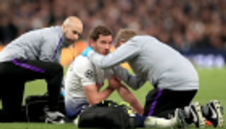 مدافع توتنهام يخضع للفحص الطبي خوفا من الارتجاج