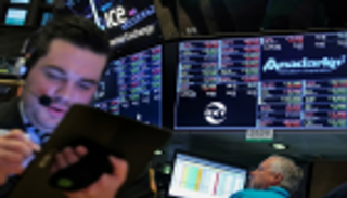 ستاندرد آند بورز يصعد لمستوى قياسي وناسداك يتراجع بفعل ألفابت