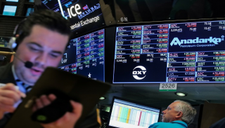 تباين مؤشرات الأسهم الأمريكية - رويترز