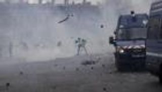 اشتباكات بين الشرطة الفرنسية و"السترات الصفراء" في عيد العمال بباريس