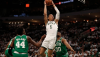 أنتيتوكومبو يقود باكس للتعادل مع سيلتيكس في دوري السلة الأمريكي