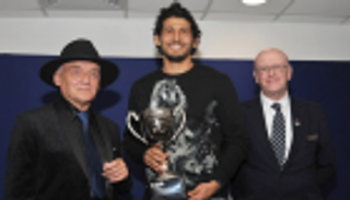 أحمد حجازي يحصد جائزة لاعب العام في وست بروميتش