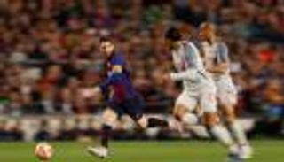 فان دايك سعيد بالهروب من "جحيم ميسي" في إسبانيا