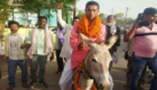 الشرطة الهندية تتهم مرشحا للبرلمان بالوحشية ضد حمار