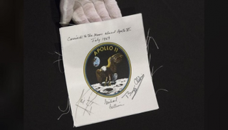 أول دليل للهبوط على سطح القمر قد يجلب 9 ملايين دولار في مزاد