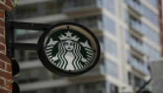 إصابات تجبر "ستاربكس" على سحب 265 ألف آلة تحضير قهوة