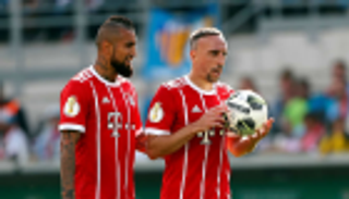 ريبيري يطالب فيدال بالتتويج الأوروبي مع برشلونة