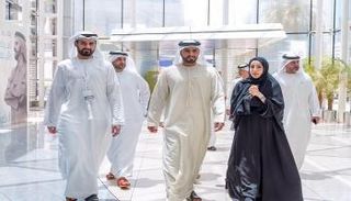 الشيخ راشد بن حميد النعيمي يزور سوق مشاريع الشباب العربي