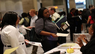 ملتقى توظيف بمدينة نيويورك الأمريكية - أ.ف.ب