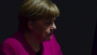 ميركل تدعو إلى موقف أوروبي مشترك تجاه الأزمة الليبية