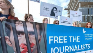 سجون أردوغان تمتلئ بالصحفيين المعتقلين