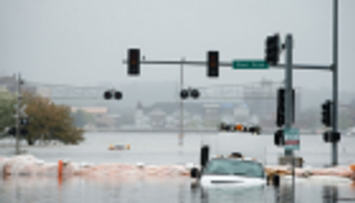 أمطار غزيرة تهدد وسط الولايات المتحدة بالفيضانات