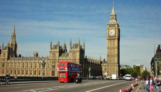 قطاع الخدمات البريطاني يسجل نموا هزيلا في أبريل