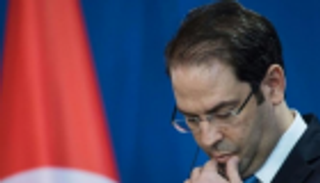 تونس تستعين بالجيش لتوزيع الوقود على محطات البنزين وسط إضراب عمالي