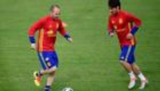 تقارير: فيسيل كوبي يسعى لتجديد شراكة إنييستا وسيلفا