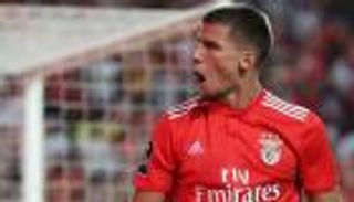 مانشستر يونايتد ينافس يوفنتوس على عملاق بنفيكا