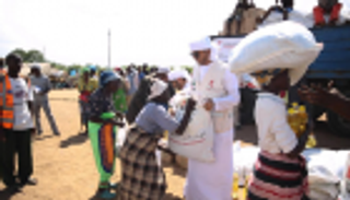 بالصور.. مساعدات إماراتية لـ60 ألف أسرة من ضحايا "إيداي" بملاوي