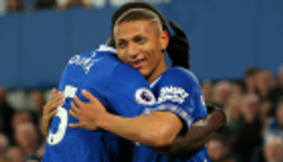 إيفرتون يكتفي بثنائية أمام بيرنلي في الدوري الإنجليزي