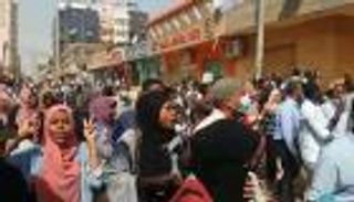 الأمن السوداني يستخدم الغاز المسيل للدموع لتفريق متظاهرين في دارفور