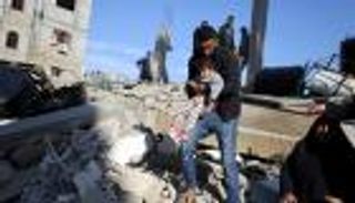 غزة تحت القصف.. 7 شهداء في 150 غارة على 200 هدف خلال يومين