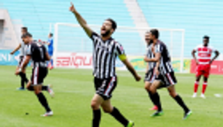 اعتداء من لاعبي الصفاقسي على حكم مباراة نهضة بركان