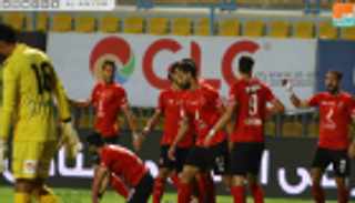 الأهلي يتغلب على النجوم وينفرد بصدارة الدوري المصري