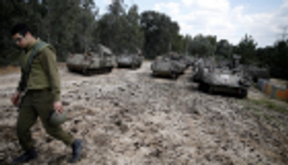 إسرائيل ترسل لواء مدرعات إلى حدود غزة "كقوة قتالية جاهزة"