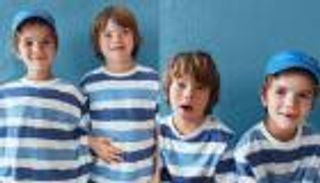 لأول مرة.. طفل مصاب بمتلازمة داون يعمل عارضَ أزياء