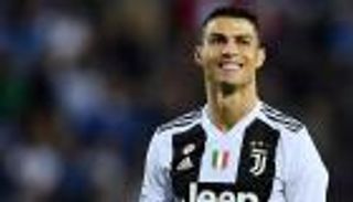 رونالدو يقاتل روبوتات وكائنات فضائية في قصص مصوّرة من ابتكاره