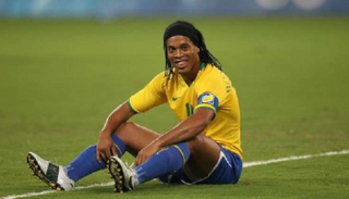 رونالدينيو تحول من كرة القدم إلى الغناء