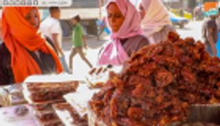 بالصور.. مسلمو إثيوبيا يتأهبون لرمضان بإقبال على التمور