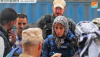 بالصور.. وفد أممي يرصد ألغام الحوثيين قبيل تشغيل مطاحن الحديدة