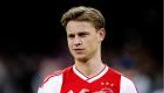 دي يونج يتمنى مواجهة برشلونة في نهائي الأبطال