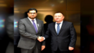 الإمارات وكازاخستان تبحثان العلاقات الثنائية العسكرية