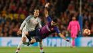 مهاجم ليفربول السابق: سواريز تصرف مثل الفأر 