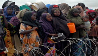 2 مليون صومالي يعانون من نقص حاد بالغذاء نتيجة الجفاف - صورة أرشيفية