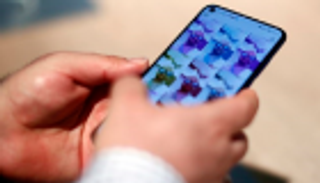 سامسونج تقترب من تحقيق حلم هاتف بشاشة أمامية كاملة