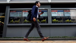 نيكي يتراجع بفعل توترات التجارة وسهم سوني يرتفع