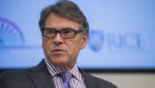 وزير الطاقة الأمريكي: السعودية تزيد الإنتاج لموازنة أثر عقوبات إيران