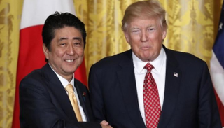 الرئيس الأمريكي دونالد ترامب ورئيس وزراء اليابان شينزو آبي - أرشيفية