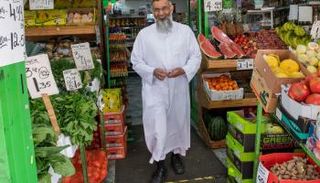 أول صورة لأنجم تشودري بعد إطلاق سراحه