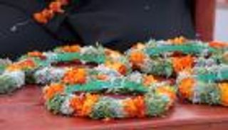   "أكاليل الورد" تيجان على رؤوس أبناء القبائل الجبلية في السعودية