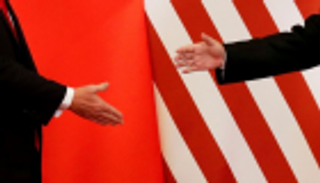 بكين تتوعد واشنطن بالرد إذا رفعت الولايات المتحدة الرسوم الجمركية