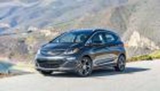 أمريكي يشكو "شيفروليه" بسبب بطارية Bolt.. والشركة: سيارتك ليست أصلية