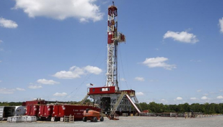 منصة حفر بأحد الحقول في تكساس - رويترز