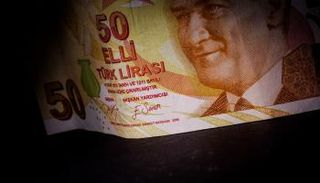 الليرة تراجعت لأدنى مستوى في 7 أشهر
