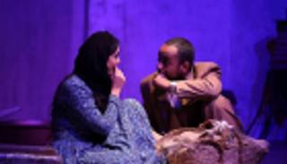 عرض "الطوق والأسورة" على مسرح "السلام" المصري في رمضان