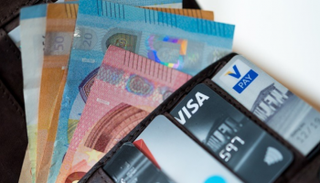 مدفوعات الألمان عبر بطاقات الائتمان تتجاوز المدفوعات النقدية