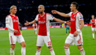 زياش ومزراوي يفطران خلال مباراة أياكس وتوتنهام