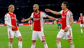 زياش يحتفل بهدفه في توتنهام